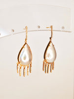 Load image into Gallery viewer, Teardrop Pearl Diamond Earrings
