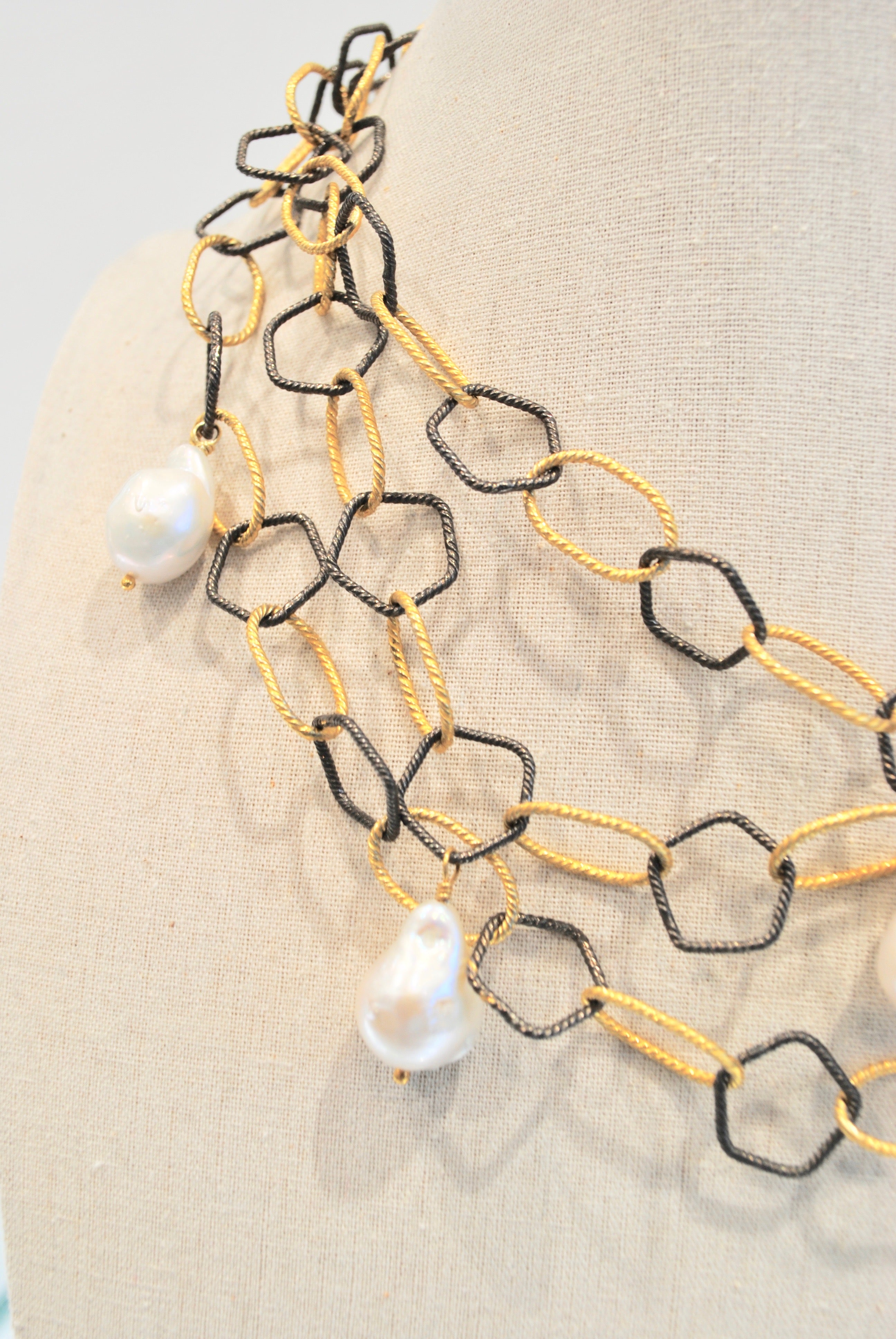 Two-Tone Chain with Baroque Pearls - 3 Strand