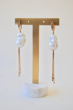 Load image into Gallery viewer, Long 14K Yg Diamond Earrings w/ Baroque Pearl
