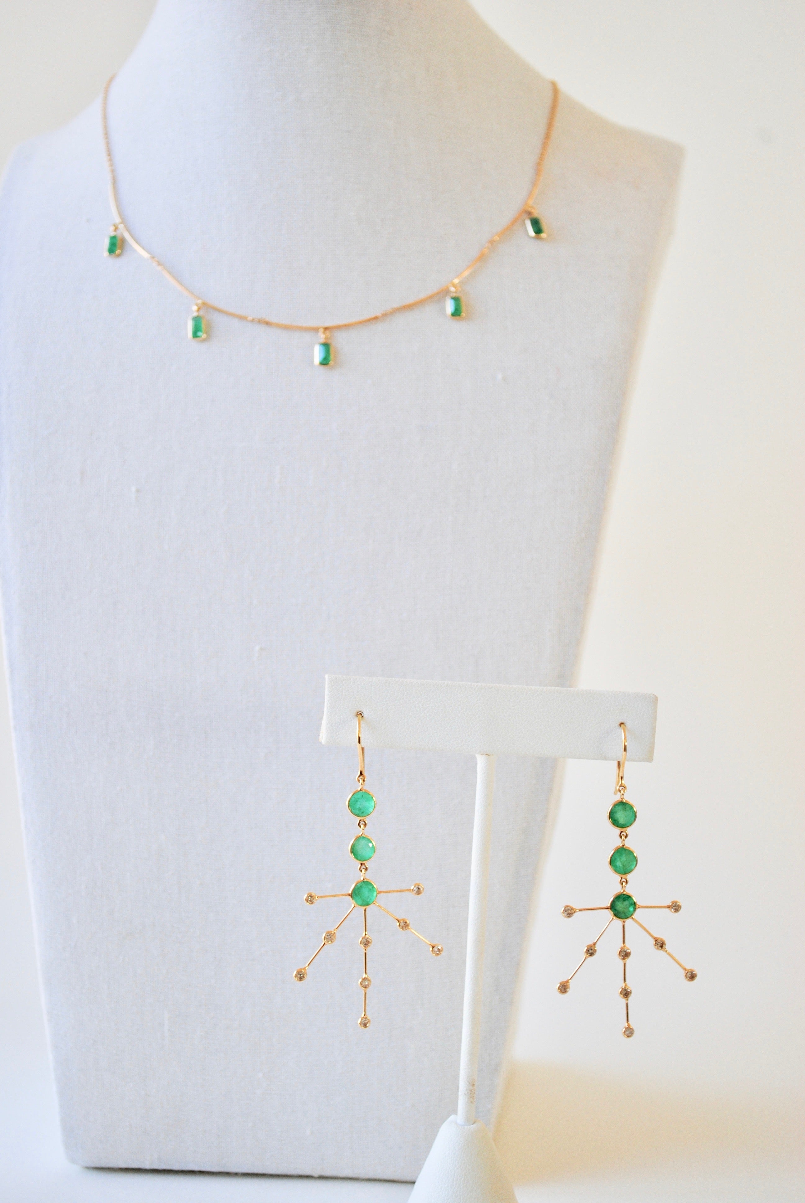 14K YG Five Dangle Bar Emerald Necklace